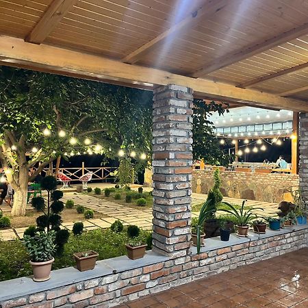 Berkri Gastro Yard & Guest House Yenokavan Exterior foto
