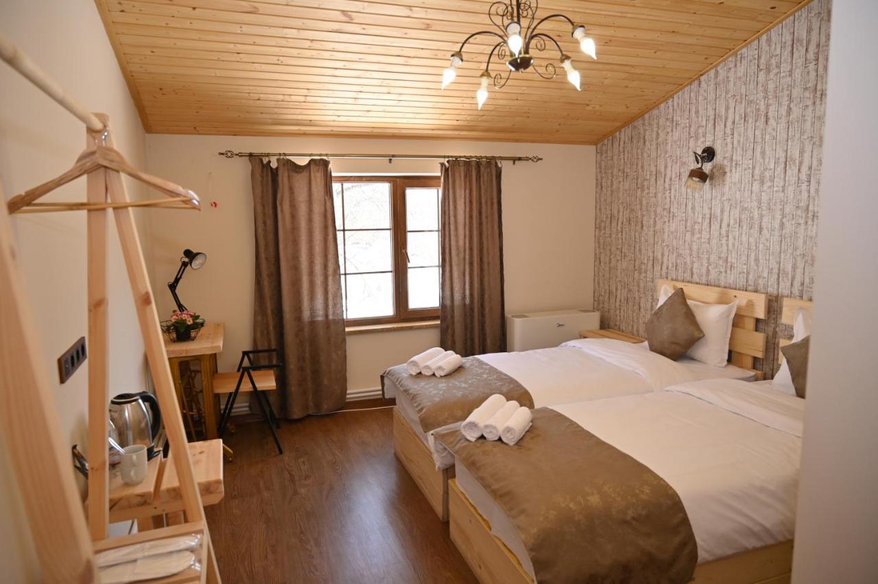Berkri Gastro Yard & Guest House Yenokavan Exterior foto