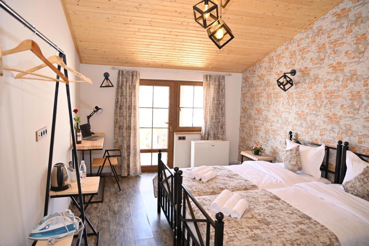 Berkri Gastro Yard & Guest House Yenokavan Exterior foto