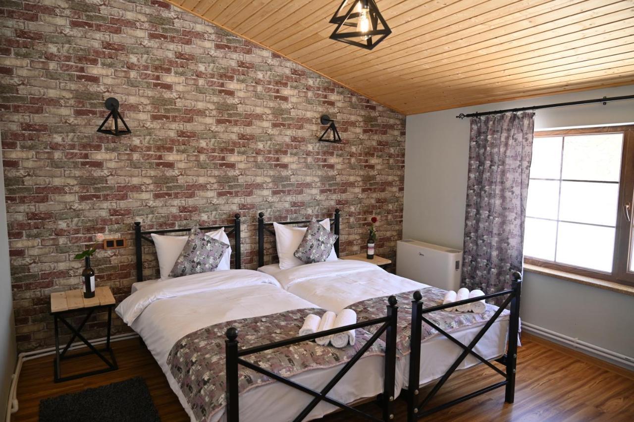 Berkri Gastro Yard & Guest House Yenokavan Exterior foto