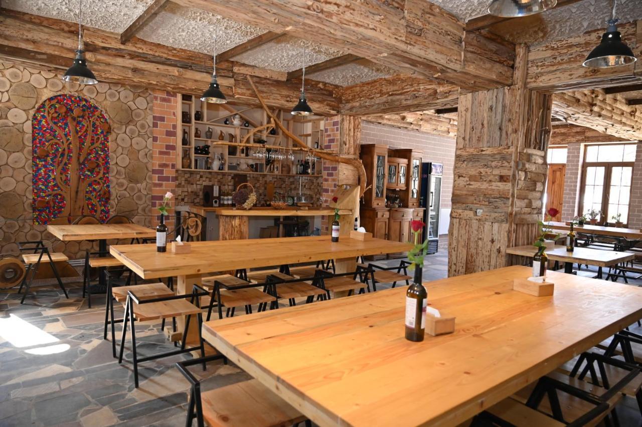 Berkri Gastro Yard & Guest House Yenokavan Exterior foto