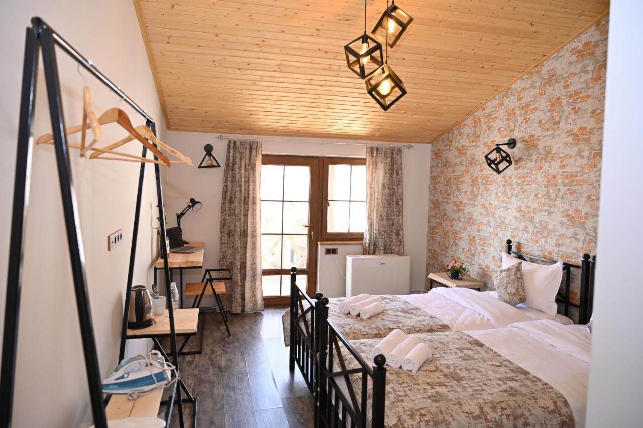 Berkri Gastro Yard & Guest House Yenokavan Exterior foto