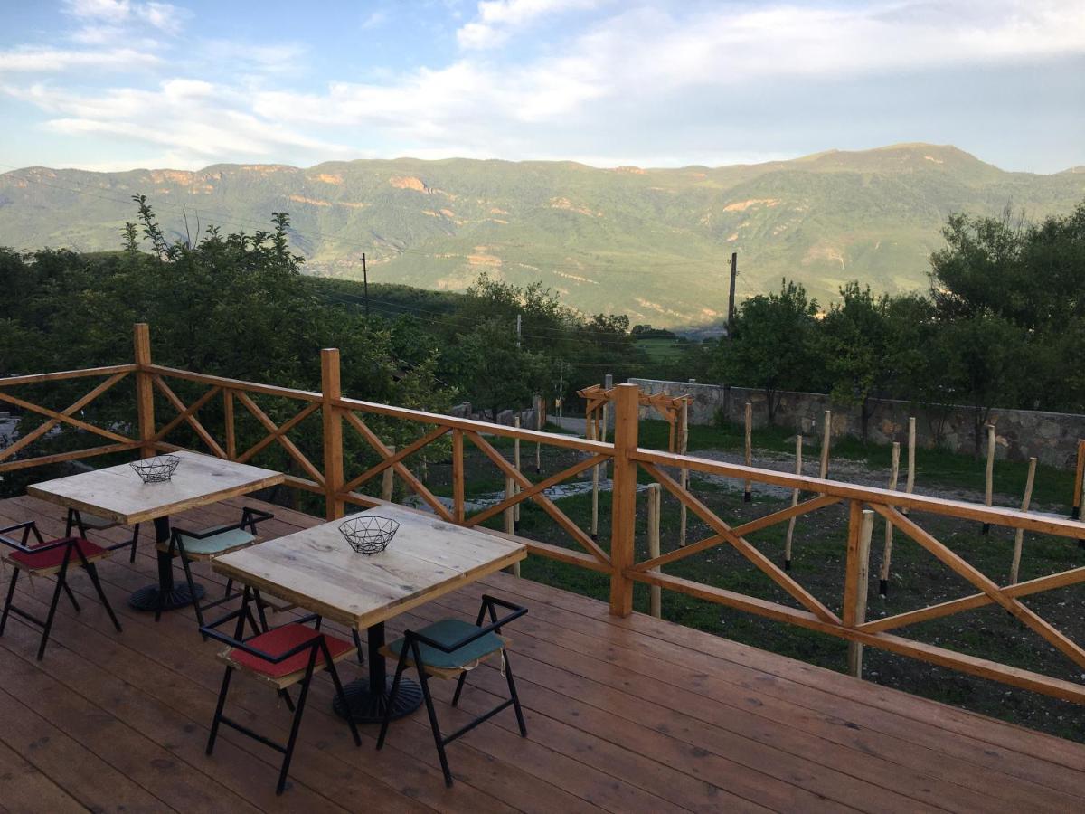 Berkri Gastro Yard & Guest House Yenokavan Exterior foto