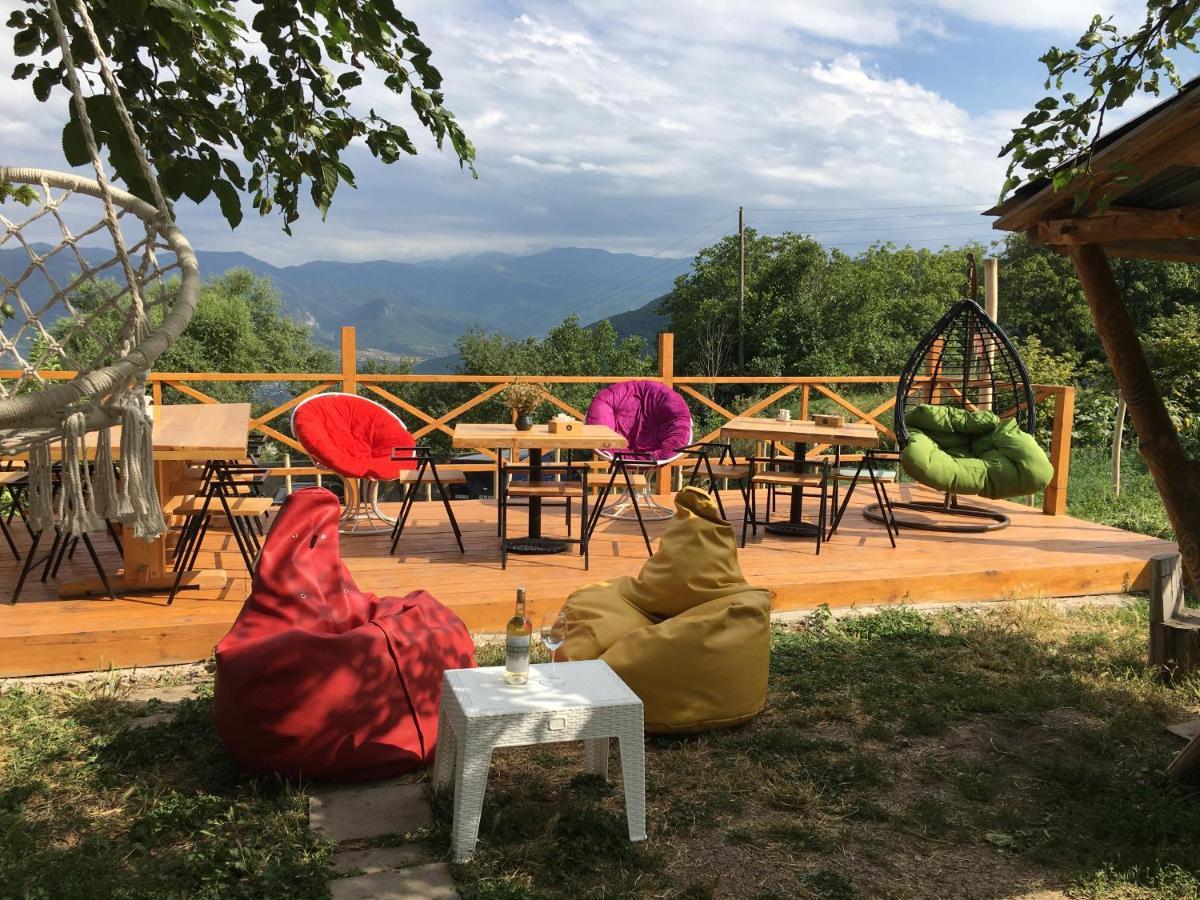 Berkri Gastro Yard & Guest House Yenokavan Exterior foto