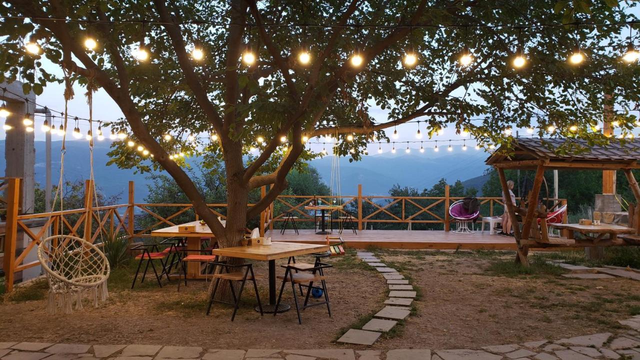 Berkri Gastro Yard & Guest House Yenokavan Exterior foto