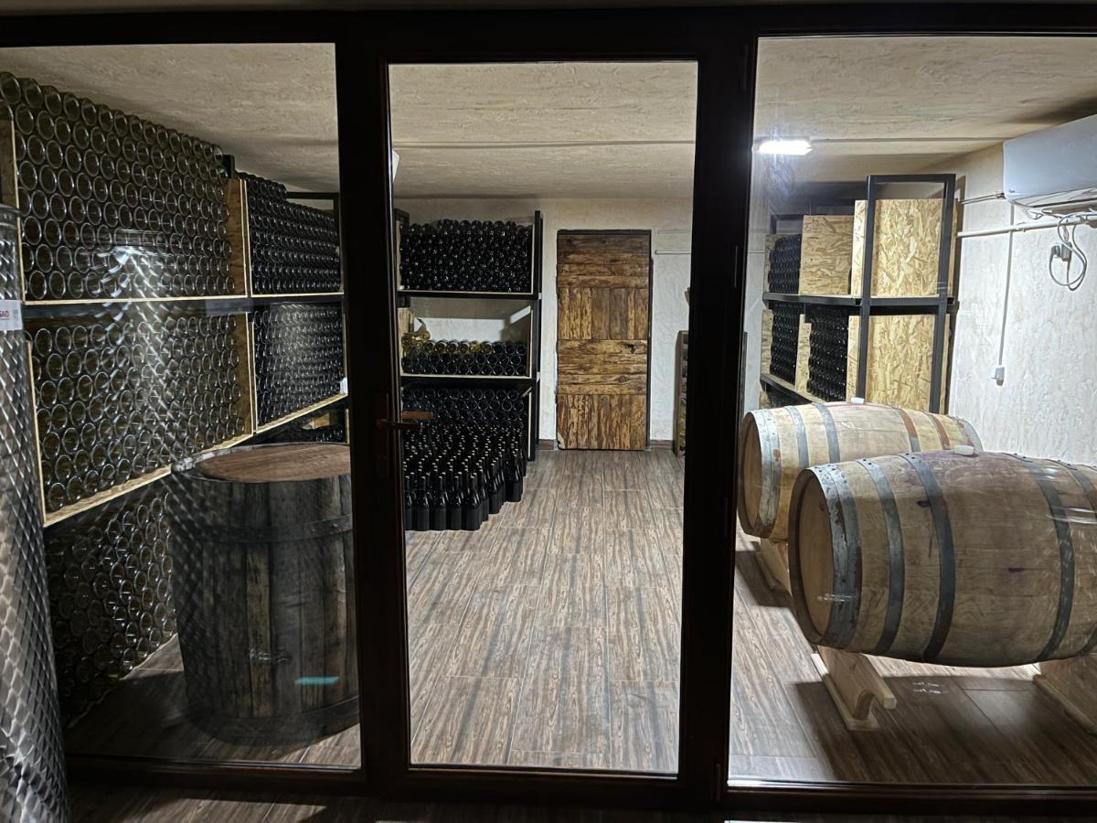 Berkri Gastro Yard & Guest House Yenokavan Exterior foto