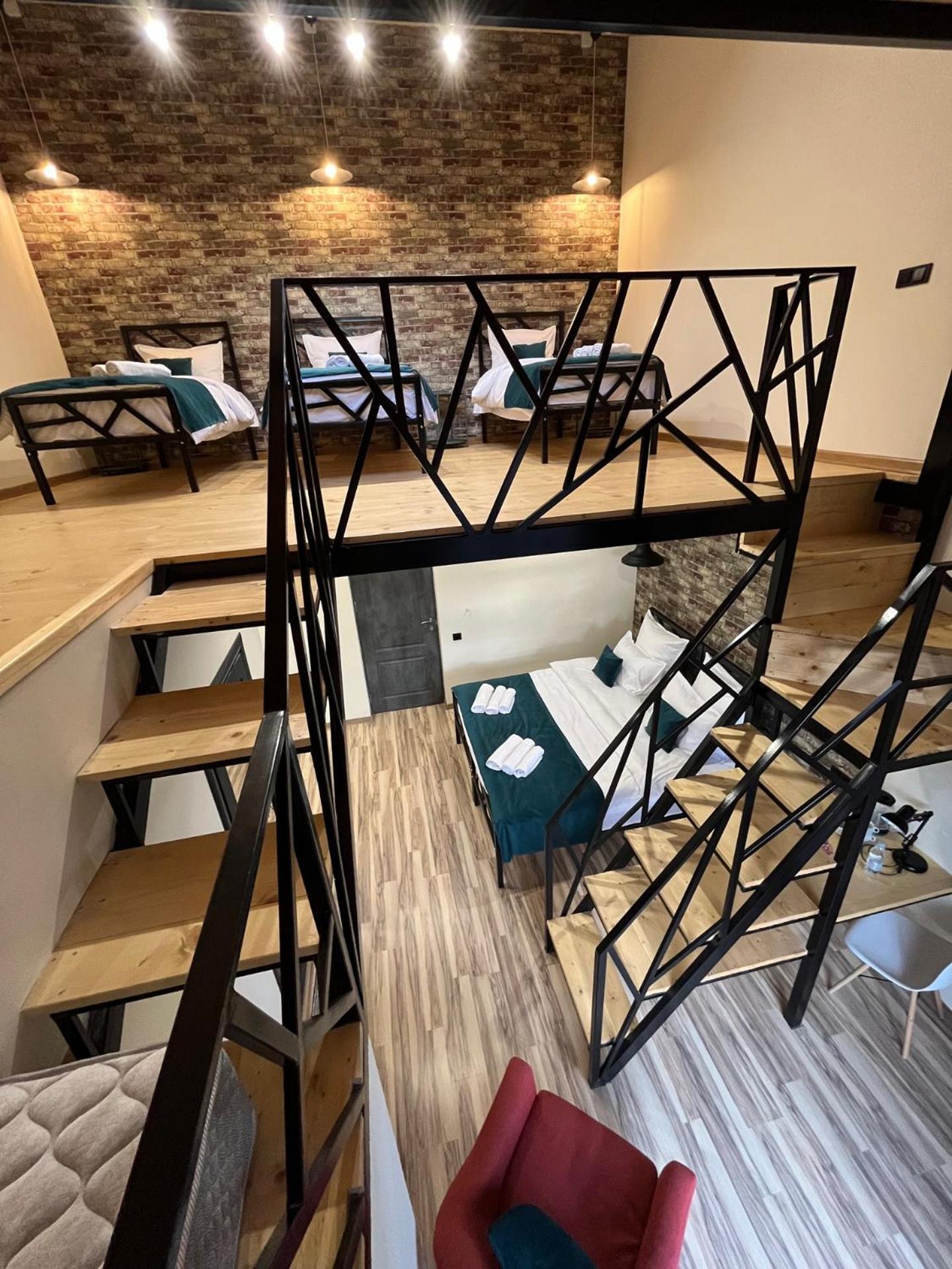 Berkri Gastro Yard & Guest House Yenokavan Exterior foto