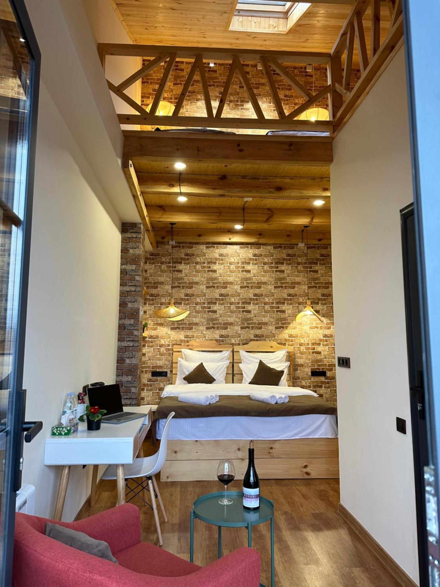 Berkri Gastro Yard & Guest House Yenokavan Exterior foto