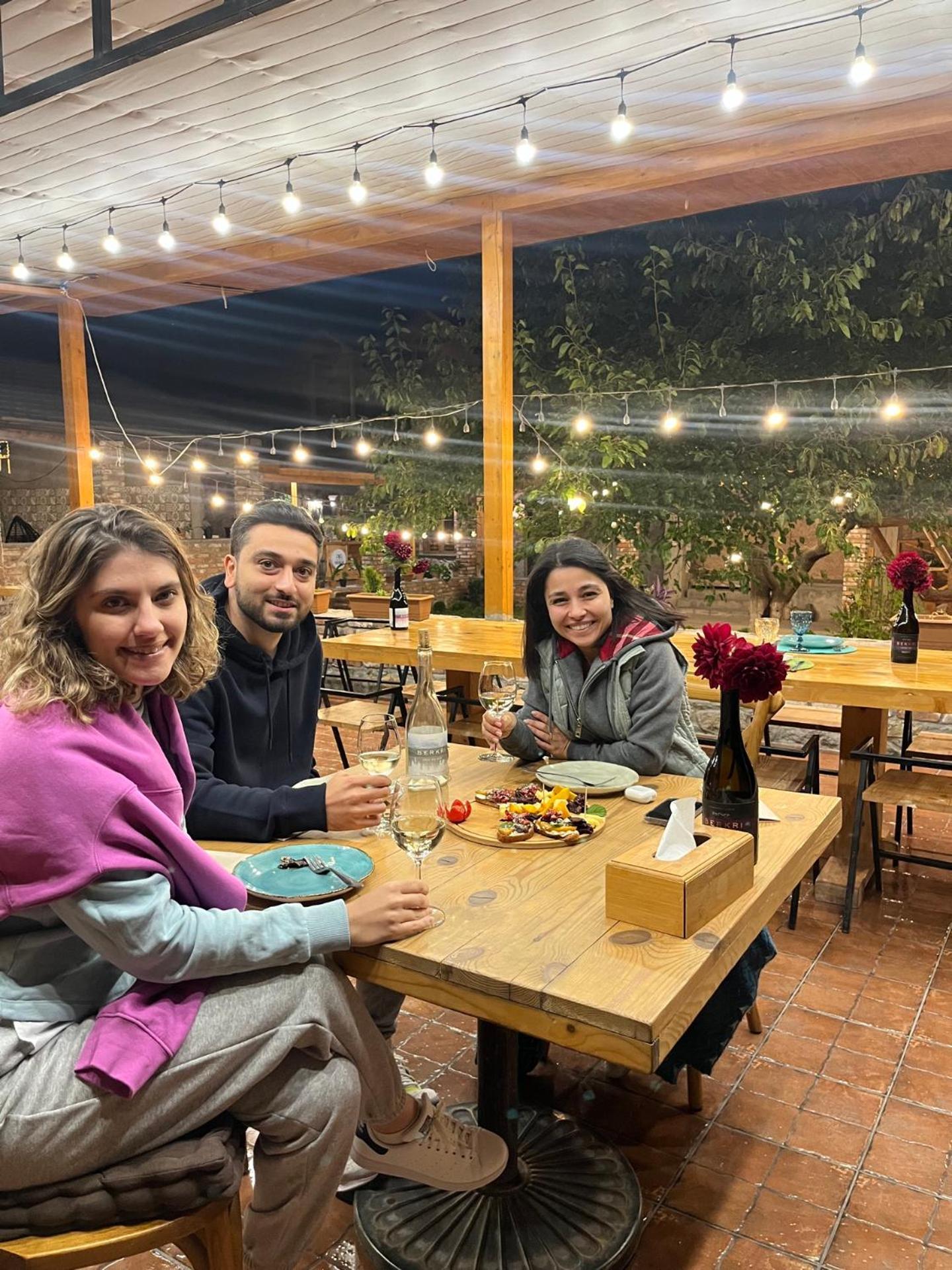 Berkri Gastro Yard & Guest House Yenokavan Exterior foto