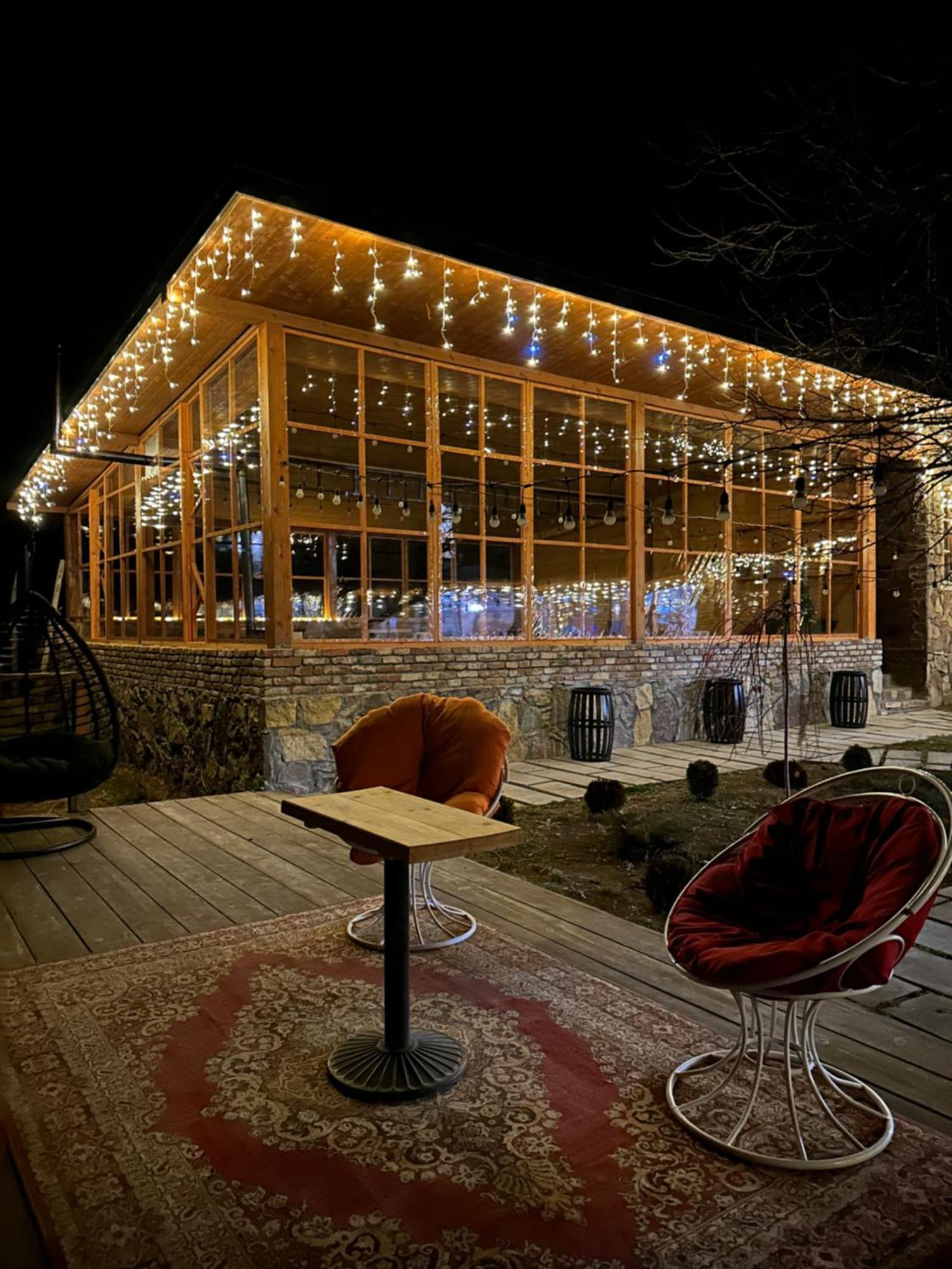 Berkri Gastro Yard & Guest House Yenokavan Exterior foto